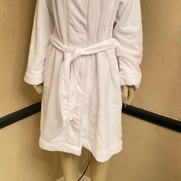 Calvin Klein bath robe - Picture 4 of 16